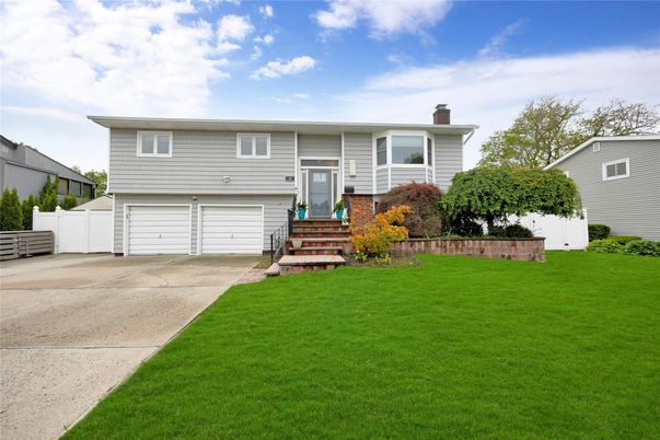 Attached, Exterior, Facade, Raised Ranch