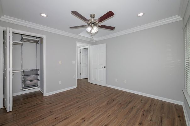 Empty room, Interior, Recessed Lighting, Wood Texture Flooring