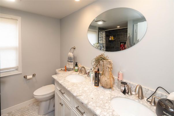 Bathroom, Dual Sink Vanities, Interior, Recessed Lighting