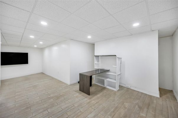 Empty room, Interior, Recessed Lighting, Wood Texture Flooring