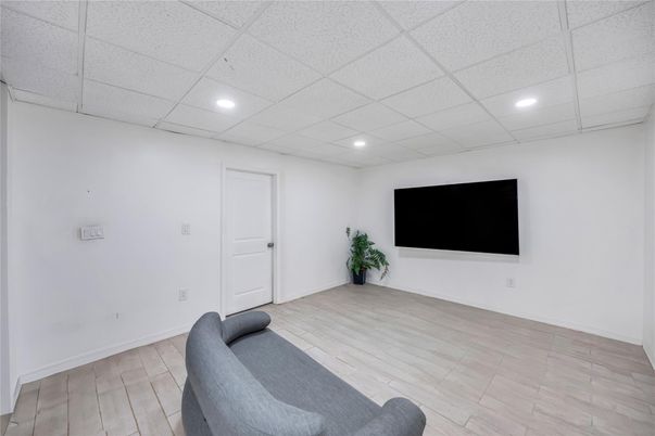 Empty room, Interior, Recessed Lighting, Wood Texture Flooring