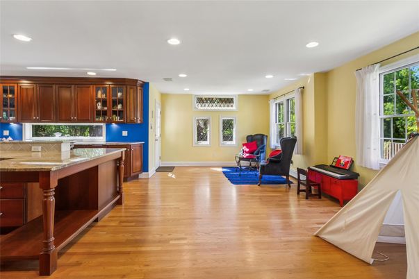 Interior, Recessed Lighting, Wood Texture Flooring