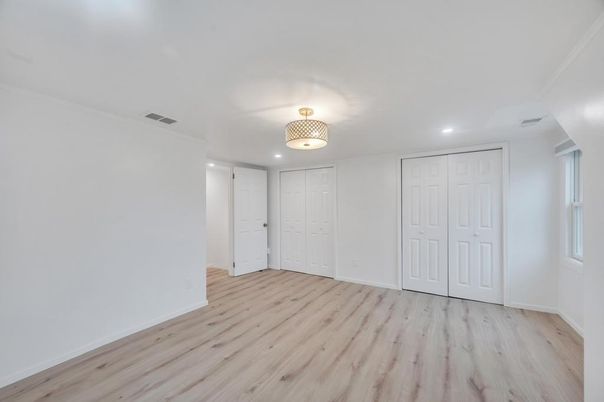 Empty room, Interior, Recessed Lighting, Wood Texture Flooring