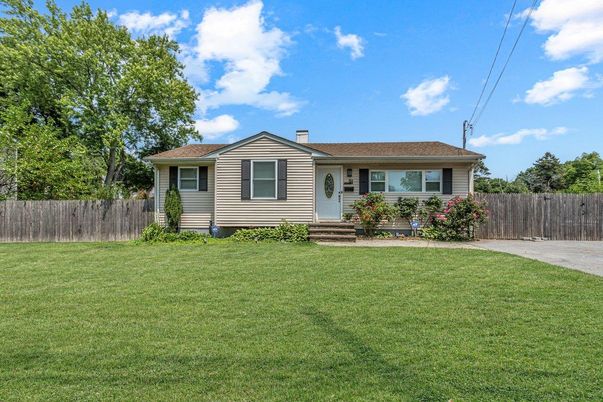 Backyard, Exterior, Facade, Ranch