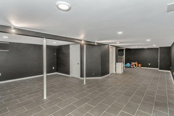 Empty room, Interior, Recessed Lighting