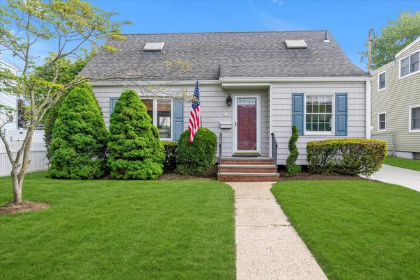 Exterior, Facade, Cape Cod