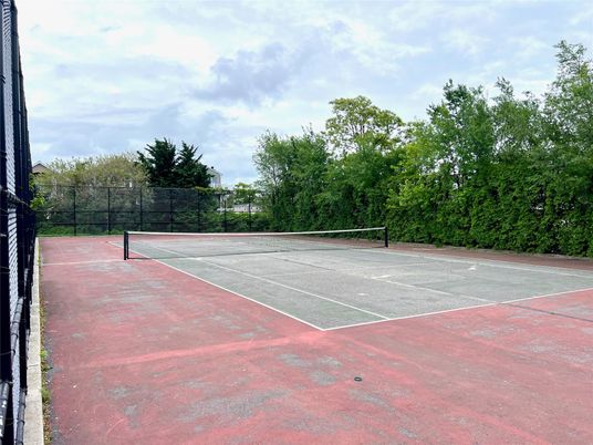 Exterior, Tennis Courts