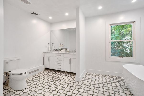 Bathroom, Dual Sink Vanities, Interior, Recessed Lighting