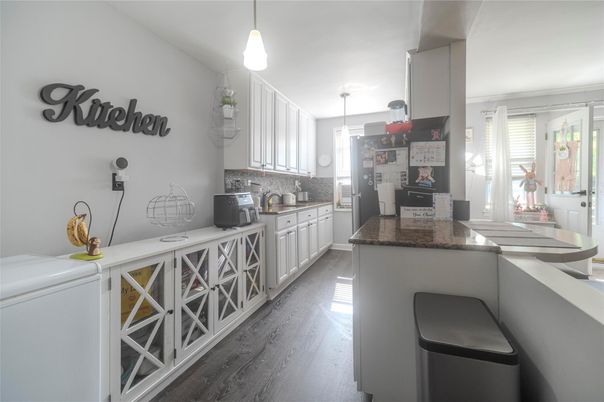 Interior, Kitchen, Pendant Lights, Wood Texture Flooring