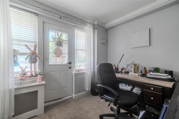 Home Office, Interior