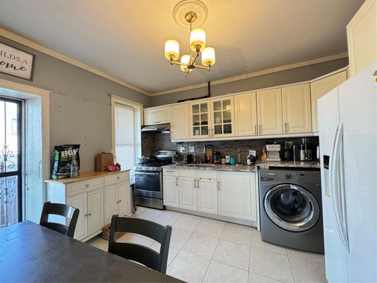 Chandelier, Dining room, Interior, Kitchen, Washer