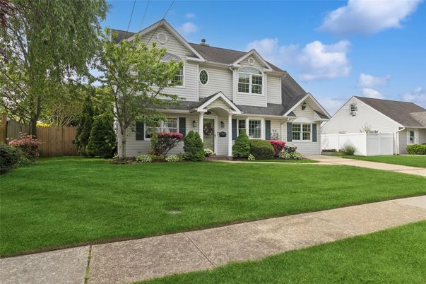 Attached, Exterior, Facade, Farmhouse