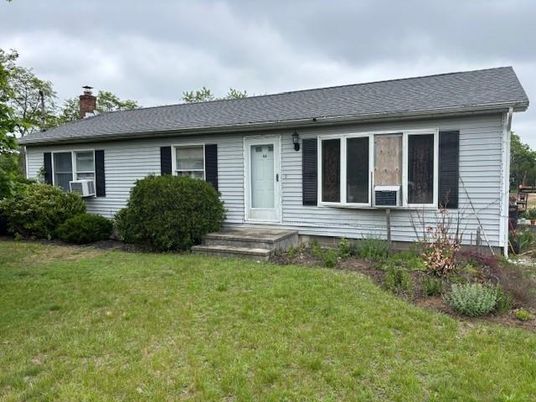 Backyard, Exterior, Facade, Ranch