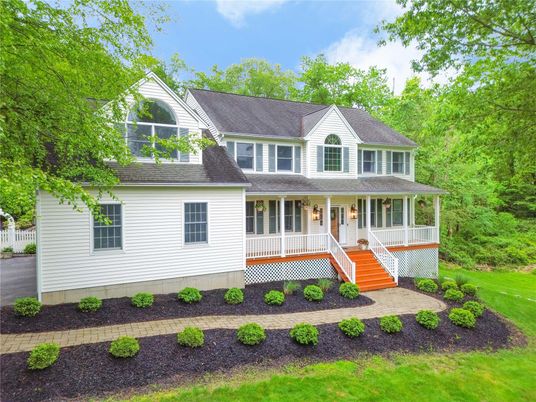 Backyard, Exterior, Facade, Queen Anne Victorian