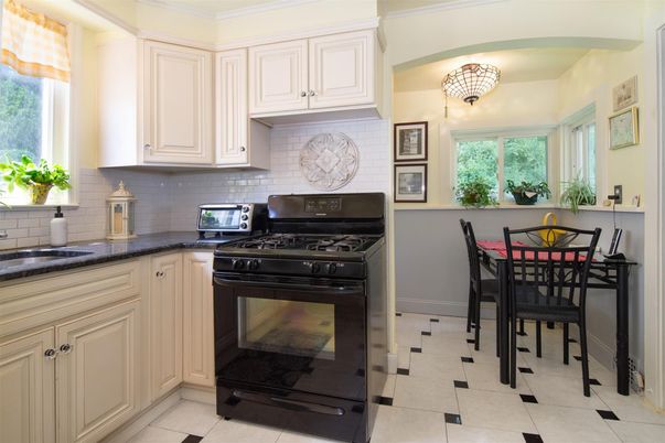 Chandelier, Dining room, Interior, Kitchen