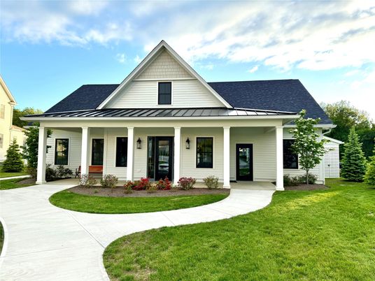 Exterior, Facade, Farmhouse