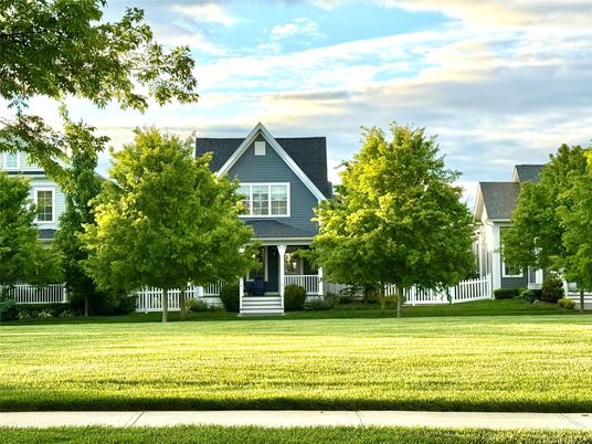 Backyard, Exterior, Facade, Queen Anne Victorian