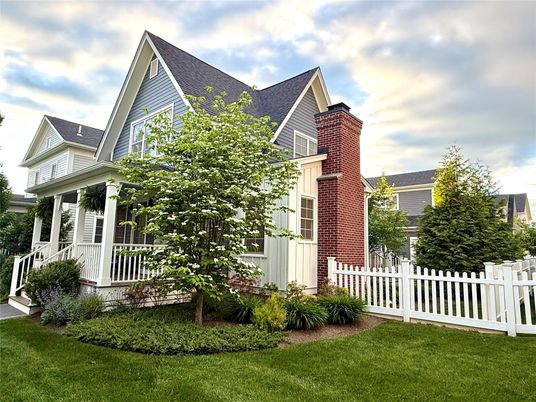 Exterior, Facade, Queen Anne Victorian