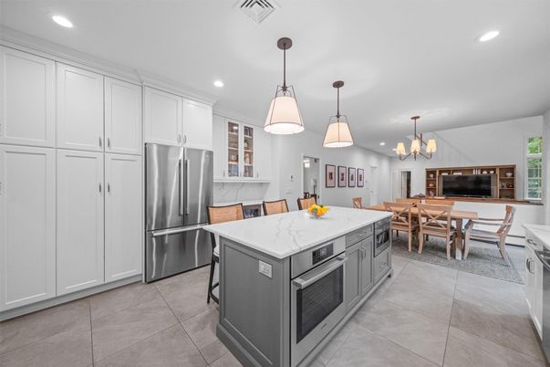 Chandelier, Dining room, Interior, Kitchen, Pendant Lights, Recessed Lighting, Stainless Steel Appliances