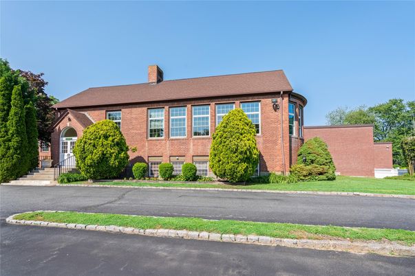 Exterior, Facade, Brick Facade, Georgian
