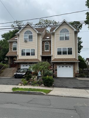 Attached, Exterior, Facade, Raised Ranch