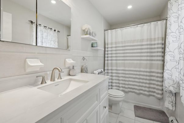 Bathroom, Interior, Recessed Lighting