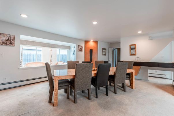 Dining room, Interior, Recessed Lighting