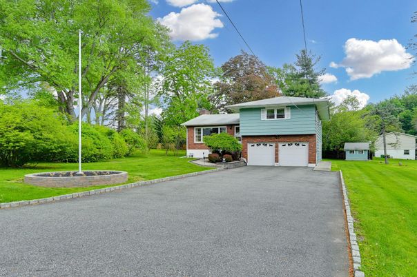 Attached, Exterior, Facade, Brick Facade, Raised Ranch