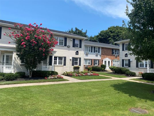 Backyard, Exterior, Facade, Brick Facade, Georgian