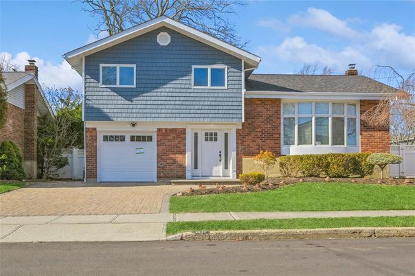 Attached, Exterior, Facade, Brick Facade, Split Level
