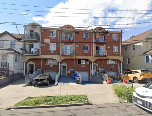 Exterior, Facade, Brick Facade, Rowhouse