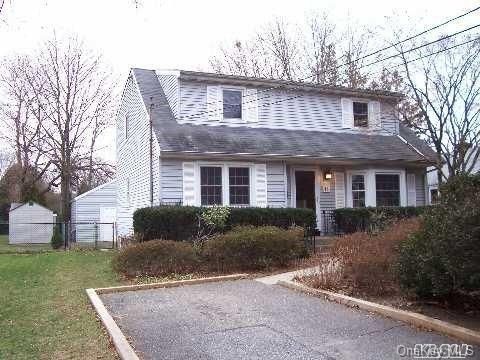 Exterior, Facade, Cape Cod