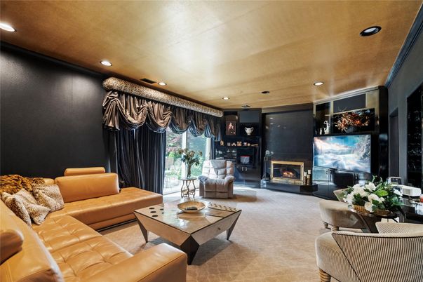 Fireplace, Interior, Living room, Recessed Lighting