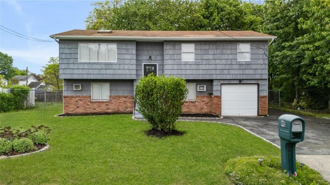 Attached, Exterior, Facade, Brick Facade, Raised Ranch