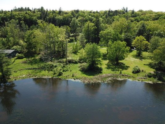 Exterior, Lake