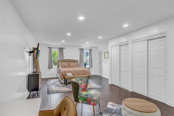Interior, Recessed Lighting, Wood Texture Flooring