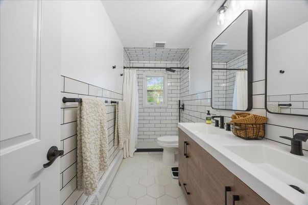 Bathroom, Dual Sink Vanities, Interior