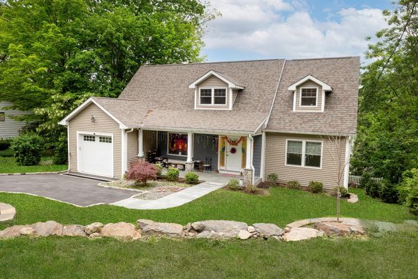 Attached, Exterior, Facade, Cape Cod
