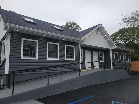 Exterior, Facade, Farmhouse