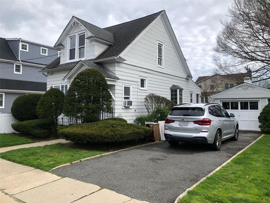 Detached Garage, Exterior, Facade, Queen Anne Victorian