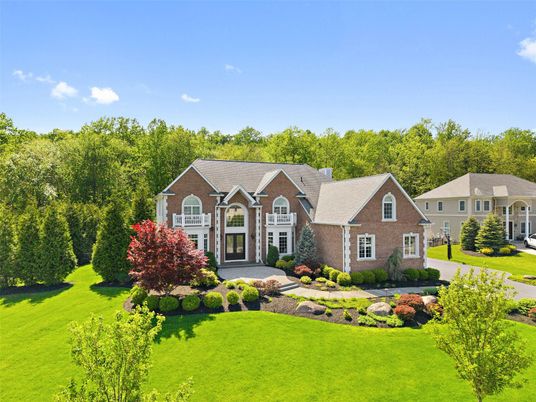 Backyard, Exterior, Facade, Brick Facade, Brick Traditional