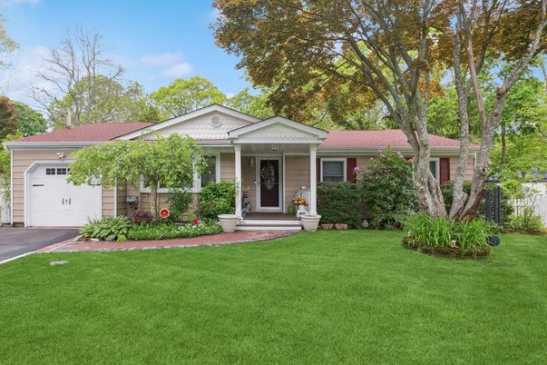 Attached, Exterior, Facade, Ranch