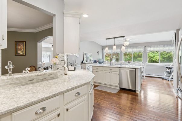 Dining room, Interior, Kitchen, Pendant Lights, Recessed Lighting, Wood Texture Flooring