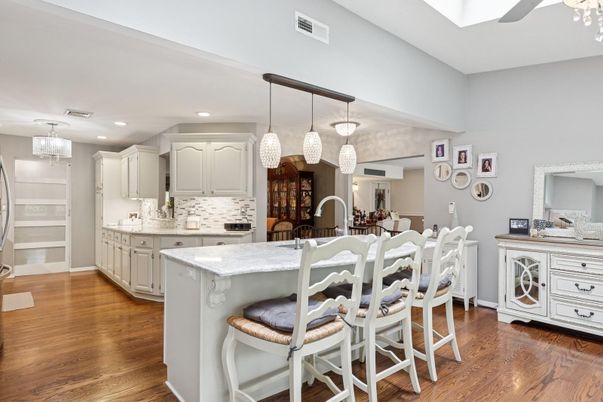 Chandelier, Dining room, Interior, Kitchen, Pendant Lights, Recessed Lighting, Wood Texture Flooring