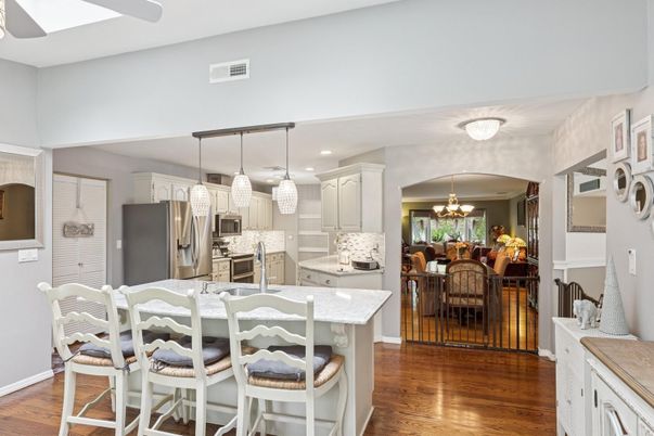 Chandelier, Dining room, Interior, Kitchen, Pendant Lights, Recessed Lighting, Stainless Steel Appliances, Wood Texture Flooring