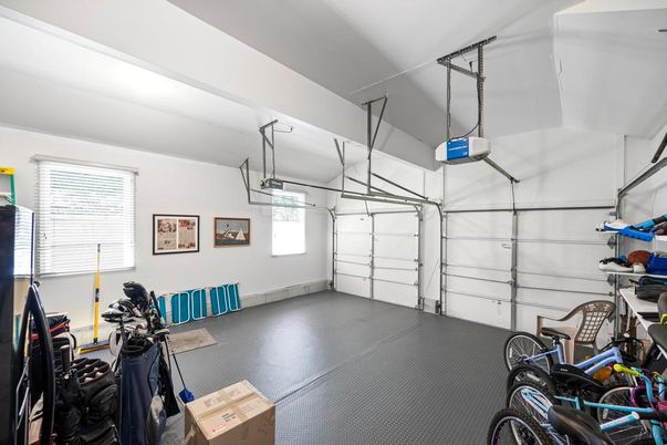 Garage, Interior
