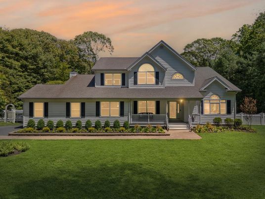 Backyard, Exterior, Facade, Farmhouse