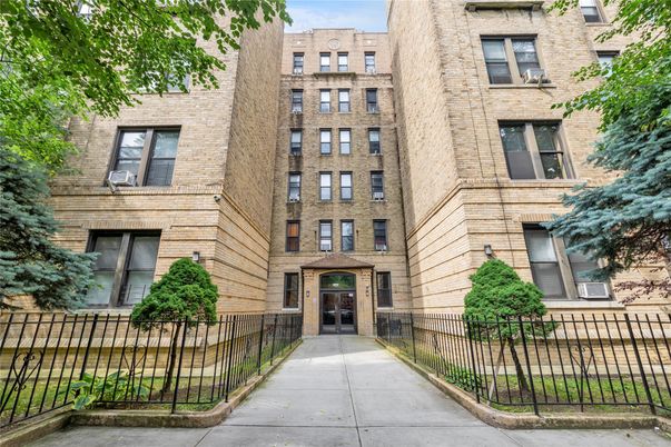 Exterior, Facade, Brick Facade, Rowhouse