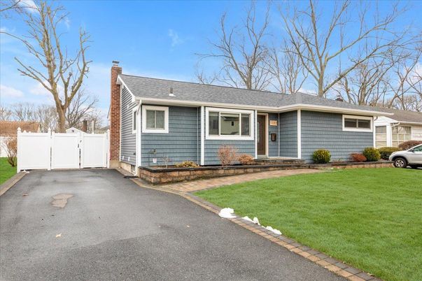 Exterior, Facade, Cape Cod