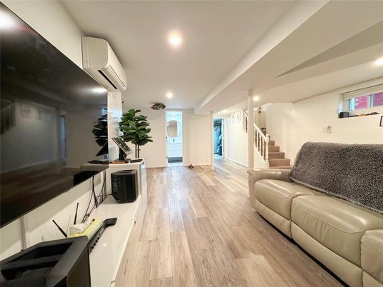 Interior, Recessed Lighting, Wood Texture Flooring